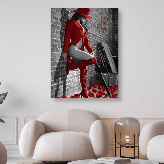 Frau mit roter Kleidung steht an der Wand | Diamond Painting - Kreativsein.shop